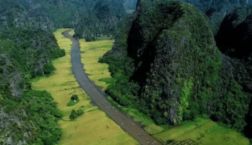 Excursión A Ninh Binh En Un Día: Explorando La Impresionante Belleza Natural 2025