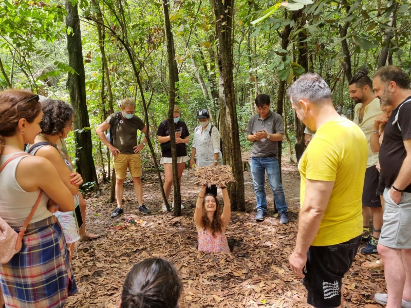 Día  8: Túneles de Cu Chi y tour por la ciudad (D/A)