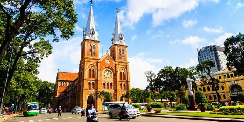 Día 1 : Llegada a ciudad de Ho Chi Minh (C)