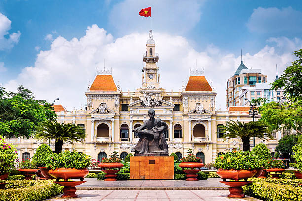 Día 12: Tour por la ciudad de Ho Chi Minh – Salida (D)